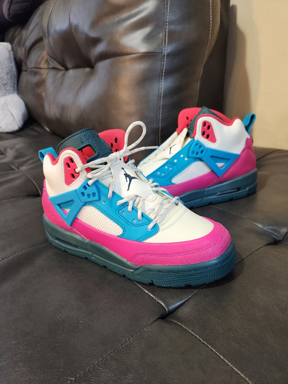 Air Jordan Spike Sneaker Boots Size 6 Youth Missing 1 Lace